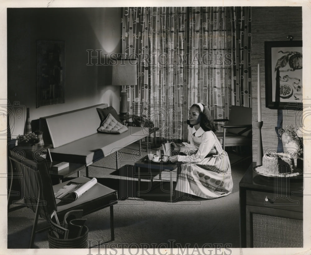 1960 Press Photo A woman in a home&#39;s living room with coffee service- Historic Images