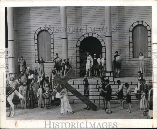 1948 Press Photo Scene of Christ Bearing Cross in Black Hills Passions Play