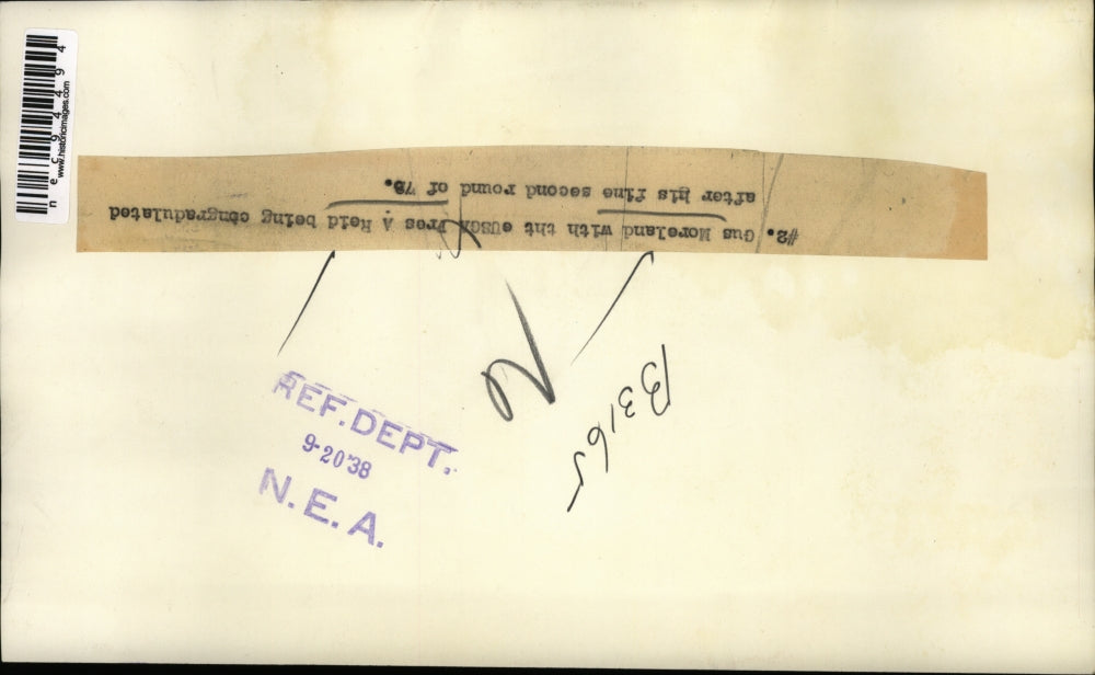 1938 Press Photo Golfer Gus Moreland being congratulated by Fres Reid