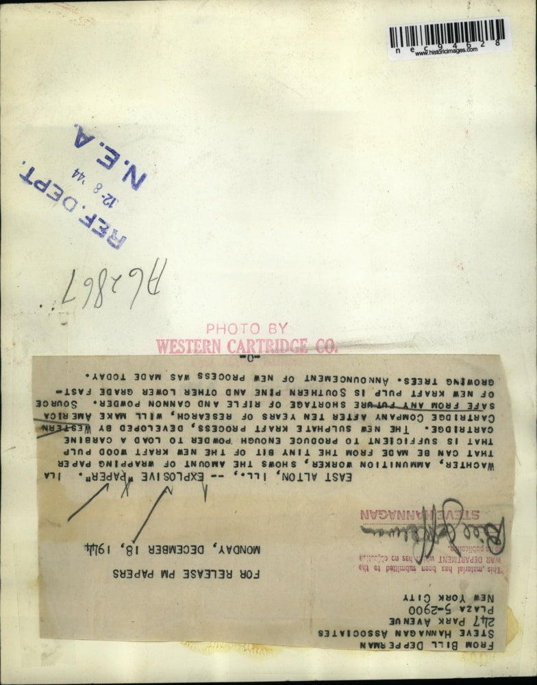 1944 Press Photo E Alton Ill. Explosive paper of Western Cartridge Co