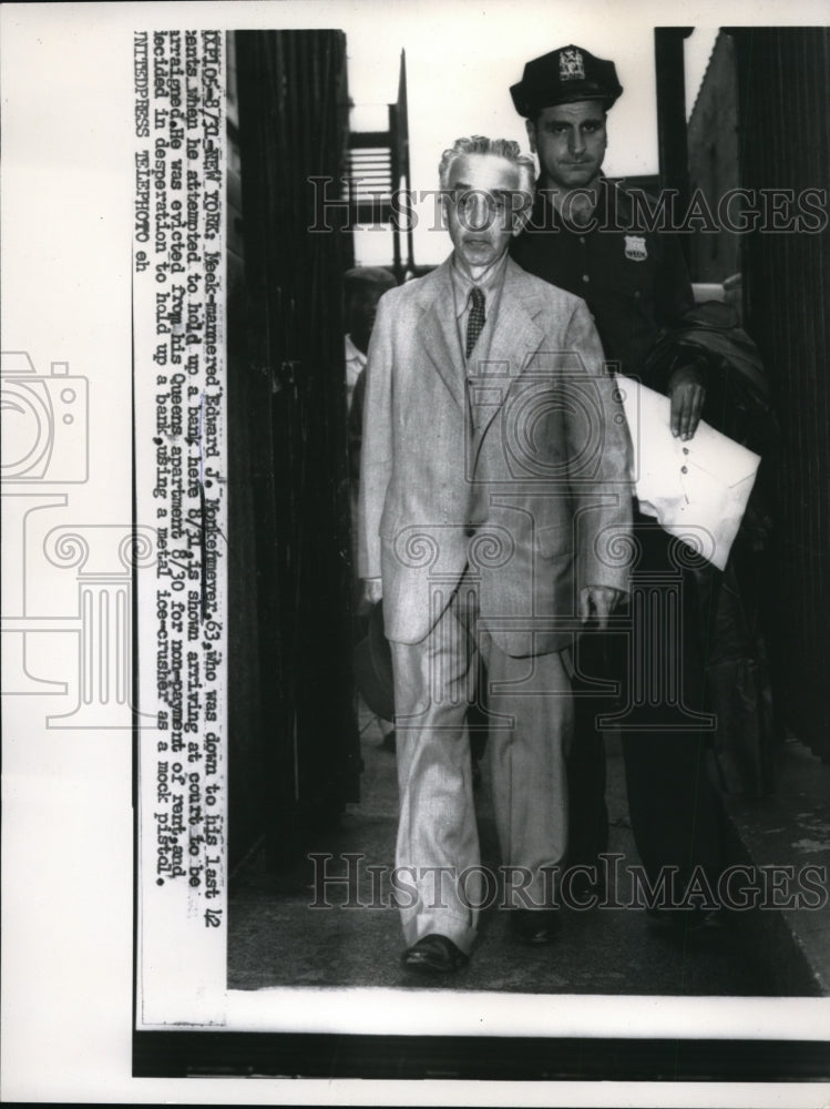 1956 Press Photo NYC Edward J Monkermeyer, at court for attempted robbery