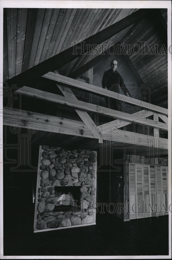 1967 Press Photo Raymond Smalley at his Cleveland Fowler Mills - nec94720