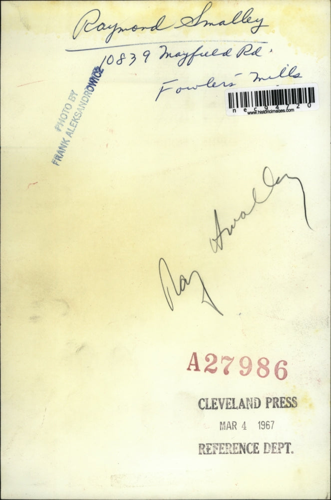 1967 Press Photo Raymond Smalley at his Cleveland Fowler Mills - nec94720