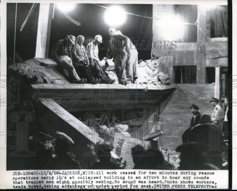 Load image into Gallery viewer, 1956 Press Photo Rescue work at Jackson Mich building collapsed
