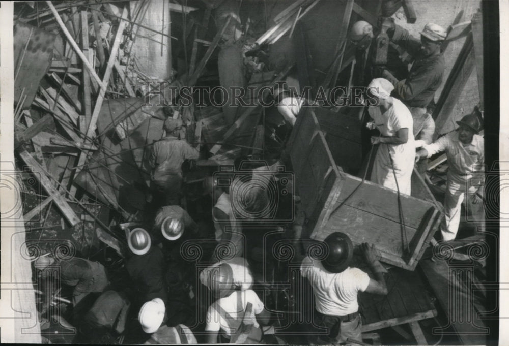 1956 Press Photo Jackson Mich, Building collapsed under construction killed 3