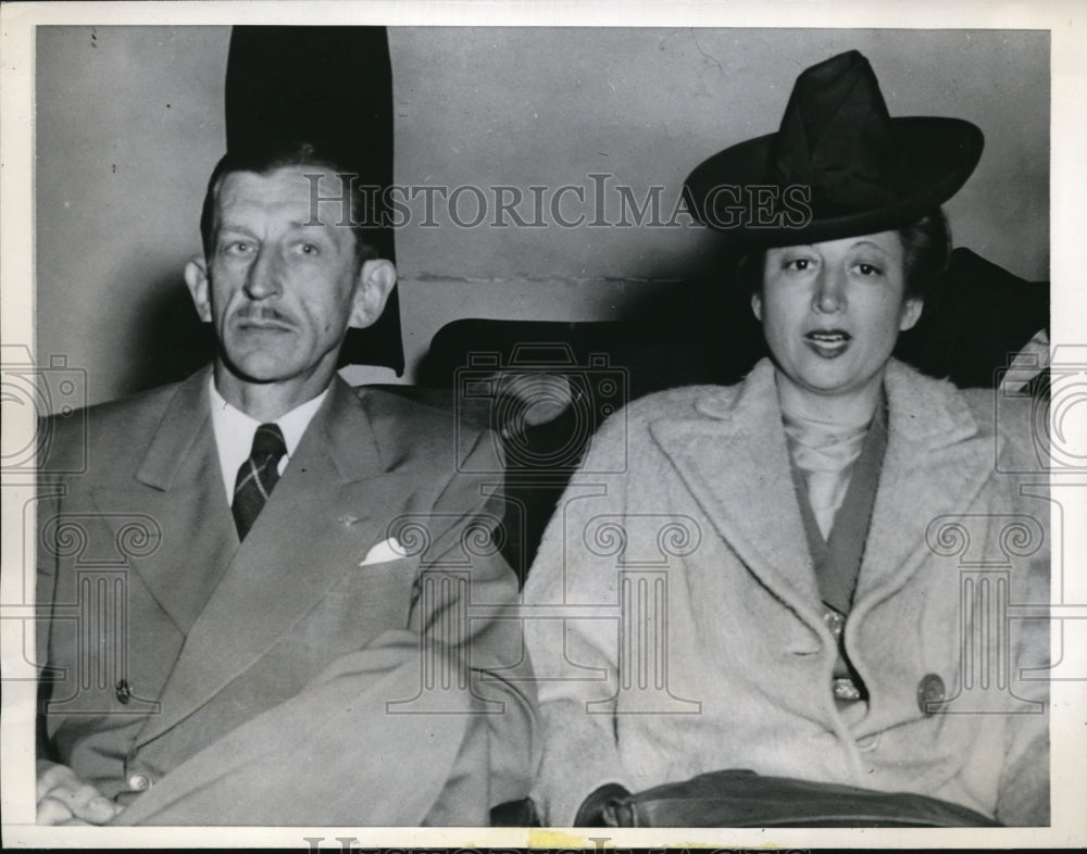 1946 Press Photo Fresno Calif Mrs Malvinya Steward & husband Irv, forgery charge