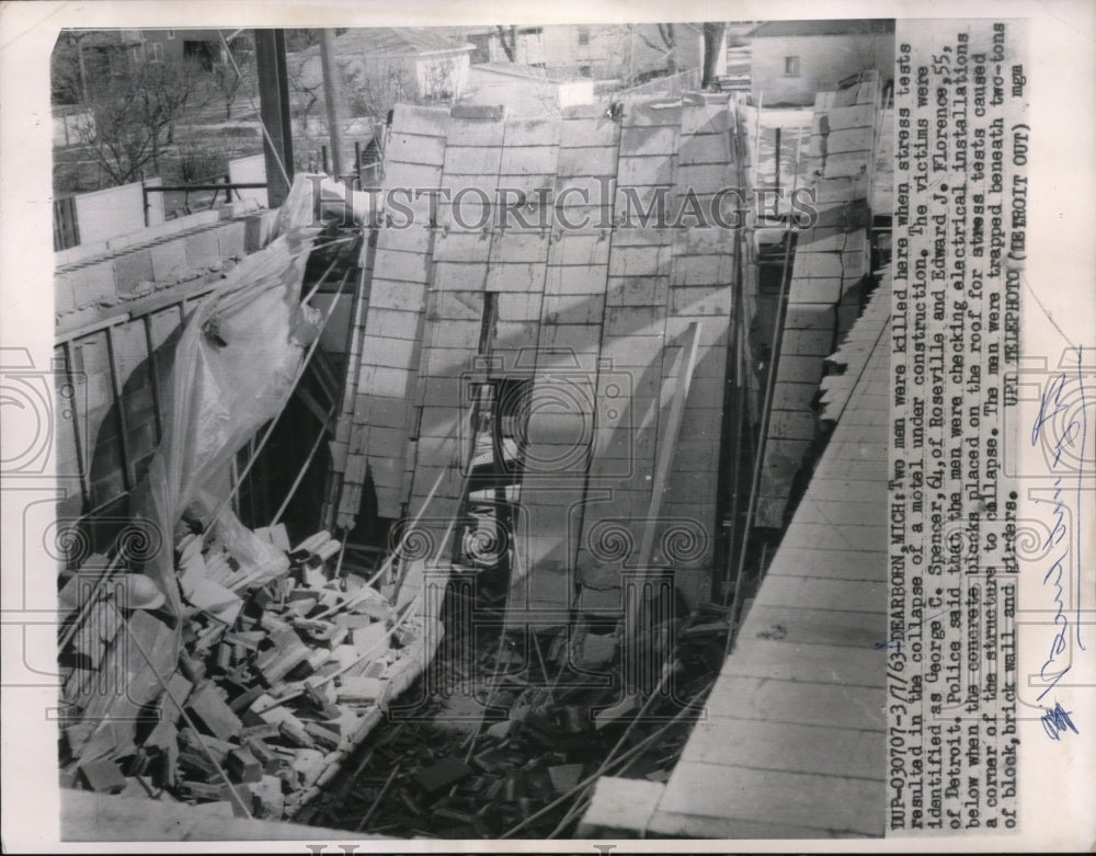 1963 Press Photo Dearborn Mich motel under construction collapses kills 2