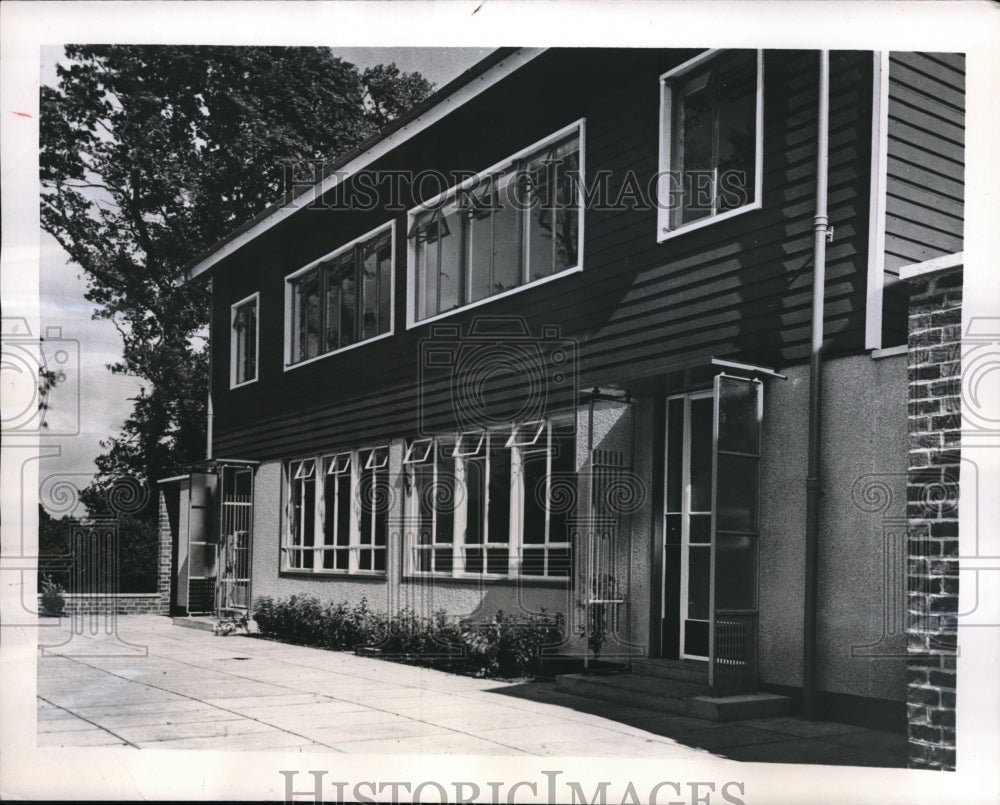 1940 Press Photo Permanent house of a modern design with stucco & shingles
