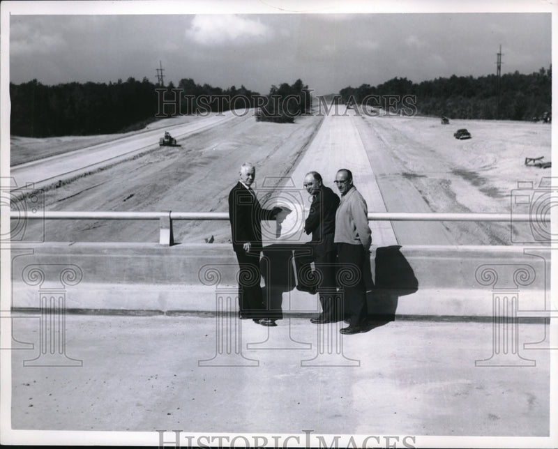 Load image into Gallery viewer, 1960 Press Photo Planners, Henry, Donovan and Busciglio and their project
