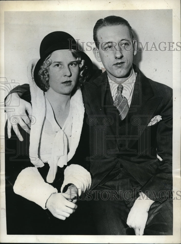 Load image into Gallery viewer, 1935 Press Photo Wig Bandit Lucille Walker and escaped convict Alex MacKay
