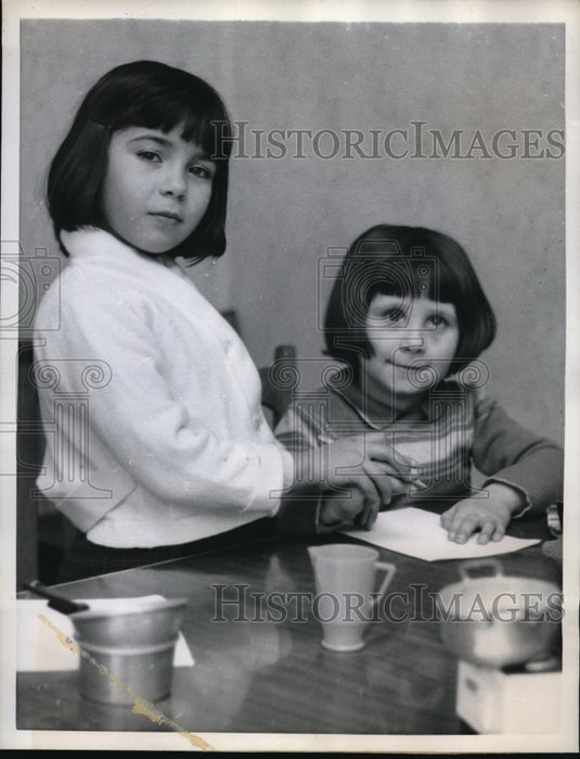 1958 Press Photo A young bread winner Rosalia Mannara with her sister Lucia