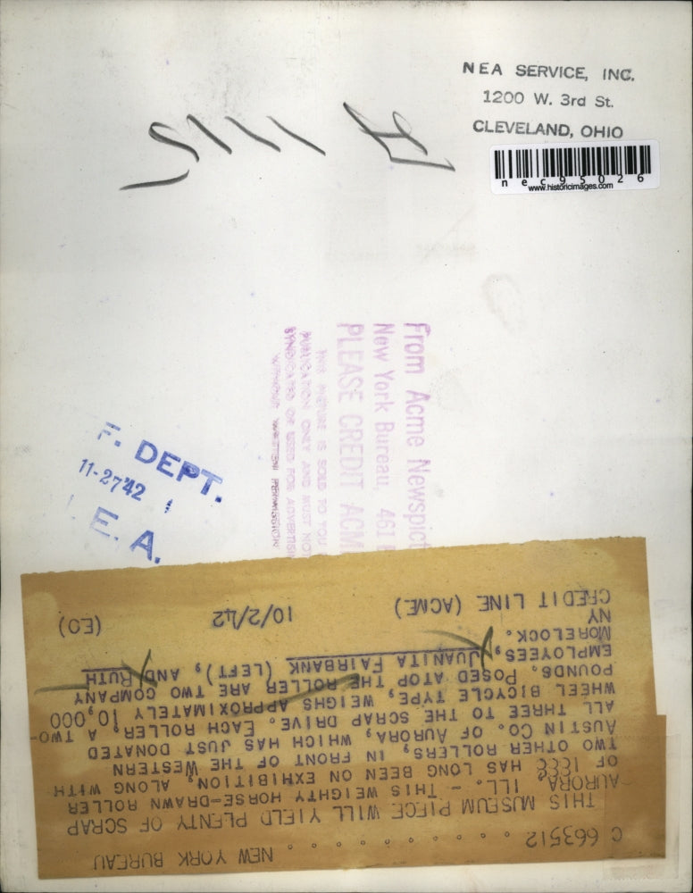 1942 Press Photo Posed atop the horse drawn roller are Fairbank and Morelock