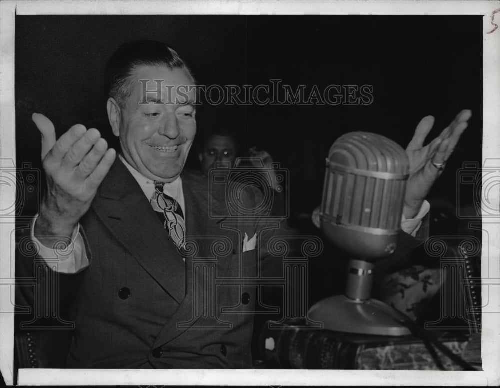 1946 Press Photo Asst Atty Gen James McGreanery testifies at war