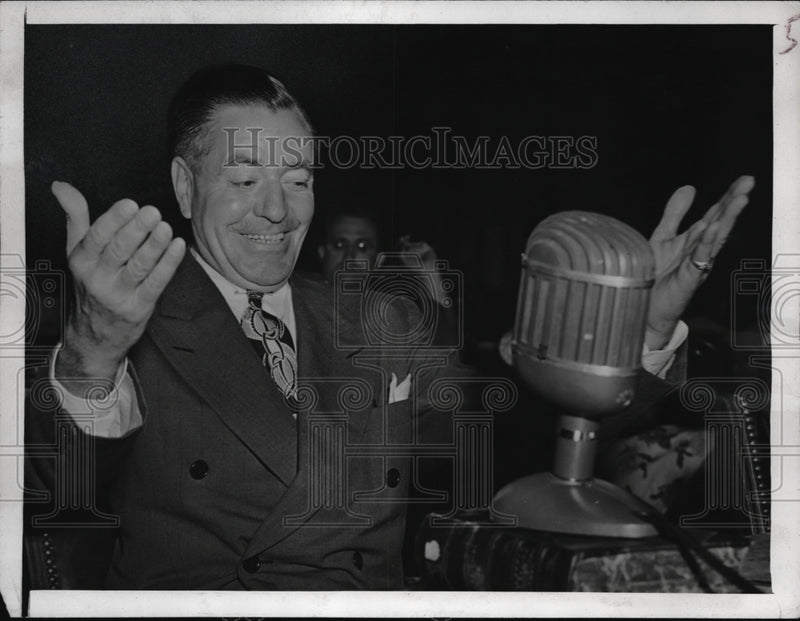 Load image into Gallery viewer, 1946 Press Photo Asst Atty Gen James McGreanery testifies at war
