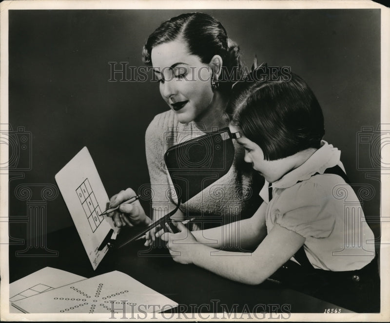 Load image into Gallery viewer, 1952 Press Photo Southbridhe Mass new eye exercising instrument test on child
