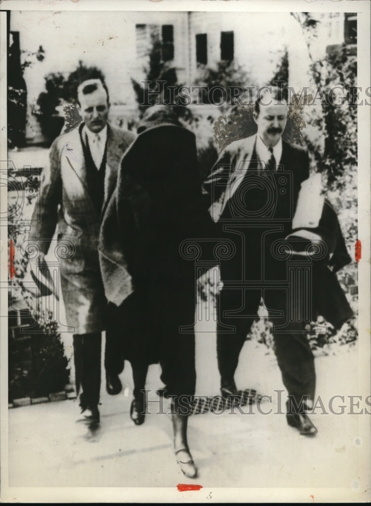 Load image into Gallery viewer, 1931 Press Photo Mrs Alice Roosevelt Longworth &amp; bros for her husband's funeral
