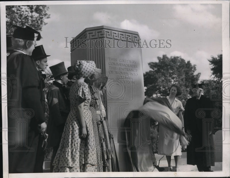 Load image into Gallery viewer, 1937 Press Photo Oberlin College celebrates centennial of coedudation
