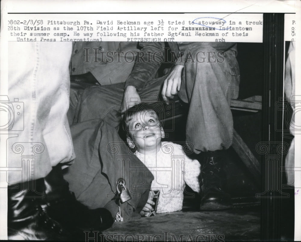 1958 Press Photo Pittsburgh Pa Dave Heckman age 3 & dad Sgt Paul Heckman