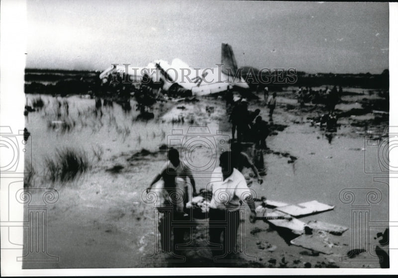 Load image into Gallery viewer, 1969 Media Photo Mexicana Airways' plane crash in in a swampy lake in Mexico
