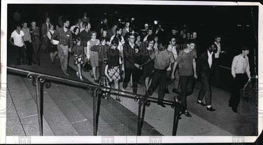 1968 Press Photo A crowd at St Johns in a protest walk