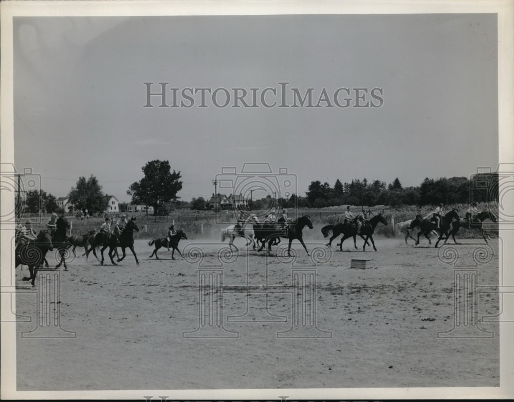 1940 Press Photo Youngster on ponies on a ride