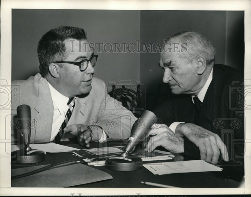 Load image into Gallery viewer, 1955 Press Photo Wash DC Scott McLeod &amp; Sen William Langer of ND - nec95510
