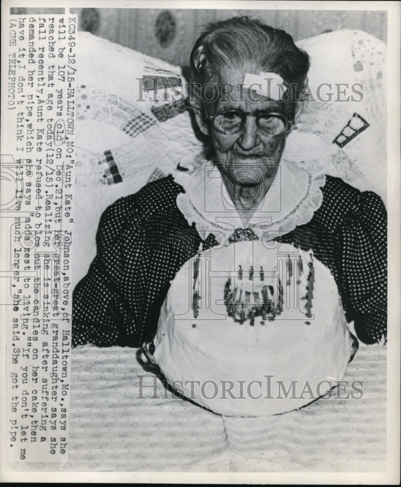 1947 Press Photo Kate Johnson of Halltown Missouri 107th Birthday Cake