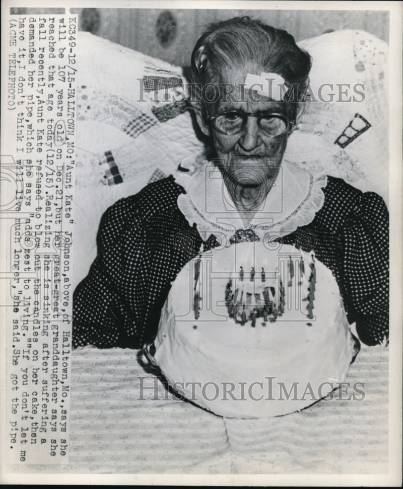 Load image into Gallery viewer, 1947 Press Photo Kate Johnson of Halltown Missouri 107th Birthday Cake
