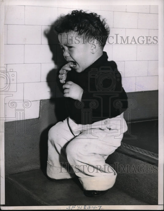 1937 Press Photo Herman Nieve Jr. treated for taking chlorine washing solution- Historic Images