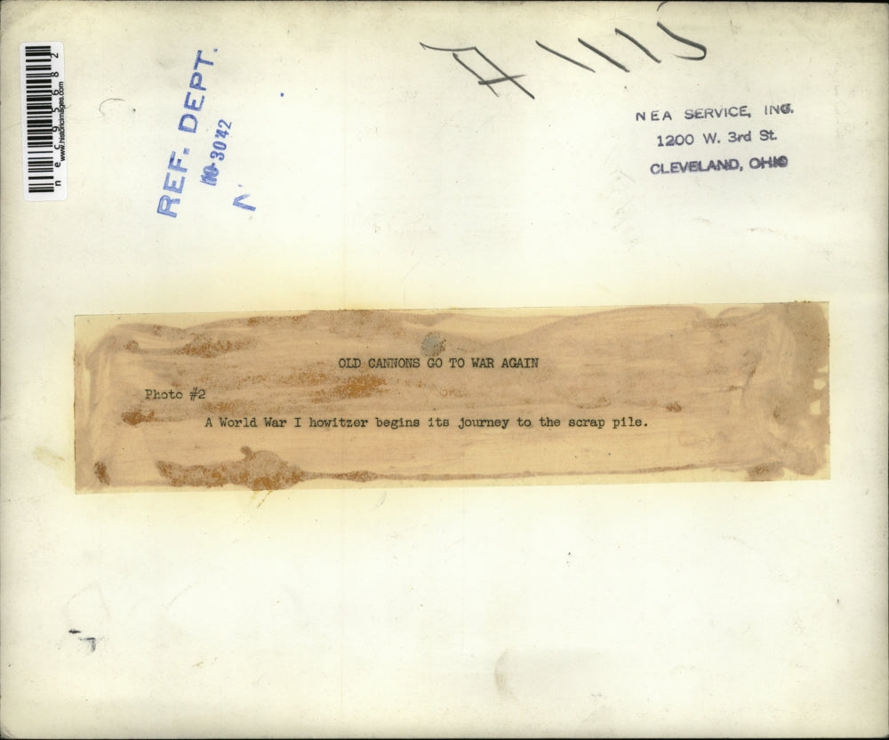 1942 Press Photo World Ward 1 howitzer begins its journey to the scrap pile