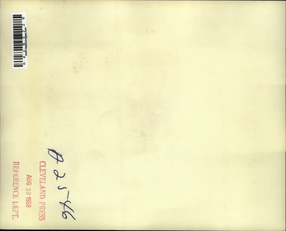 1958 Press Photo Rescue planes flying close to the low fuel liner