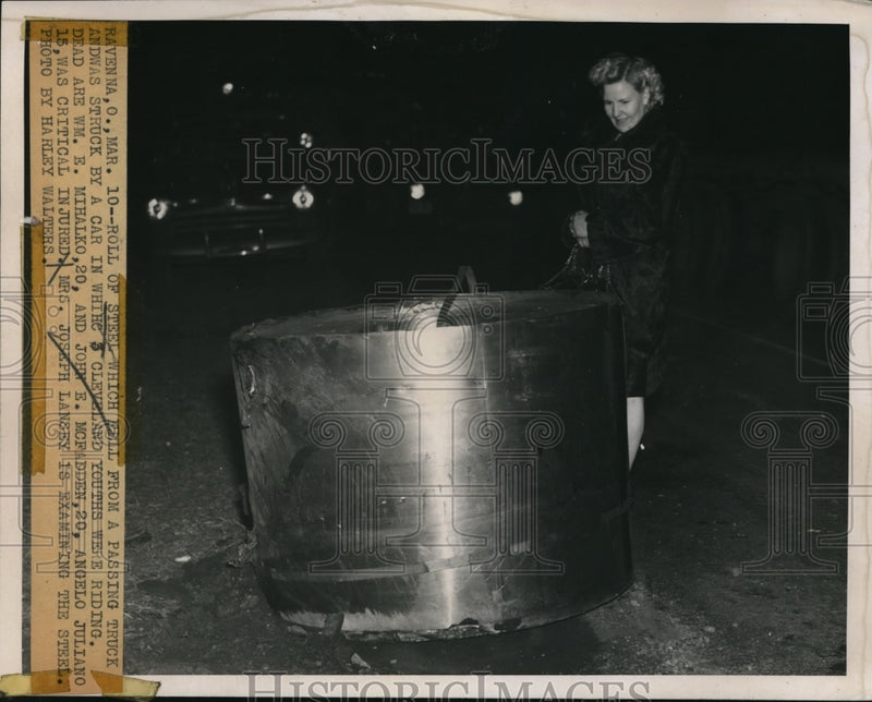Load image into Gallery viewer, 1948 Press Photo Roll of steel fell from truck &amp; smashed an auto
