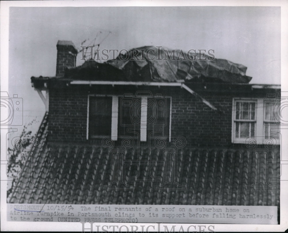 1954 Press Photo Portsmouth final remnants of roof clings to its support