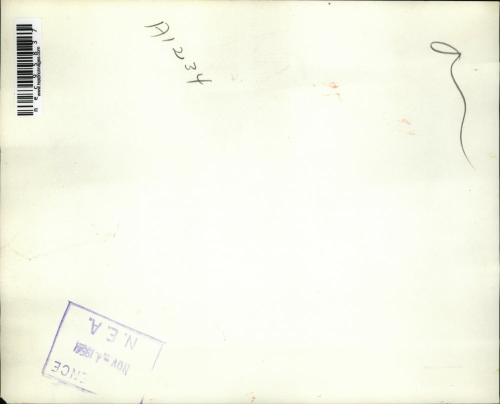 1954 Press Photo Portsmouth final remnants of roof clings to its support