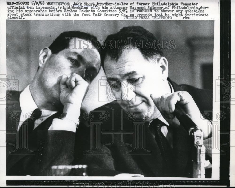 1958 Press Photo Ben Lapensohn, teamster official huddles with Raymond Spieser