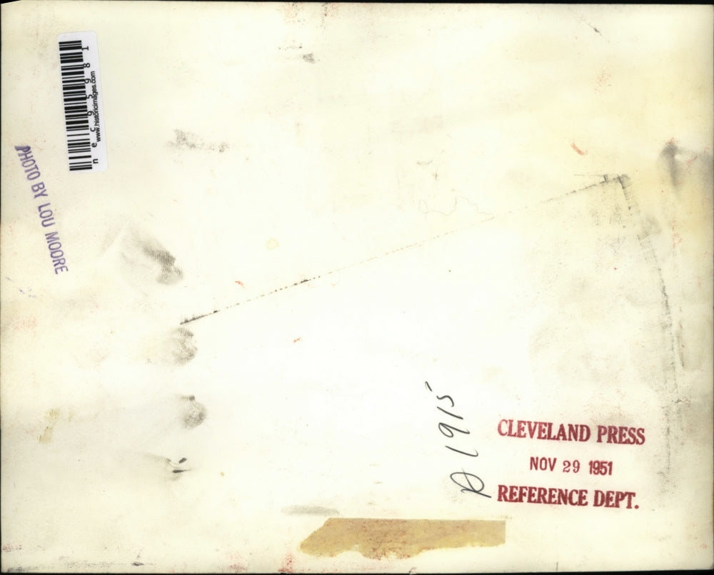 1951 Press Photo Workmen painting a building in Cleveland Ohio - nec95981