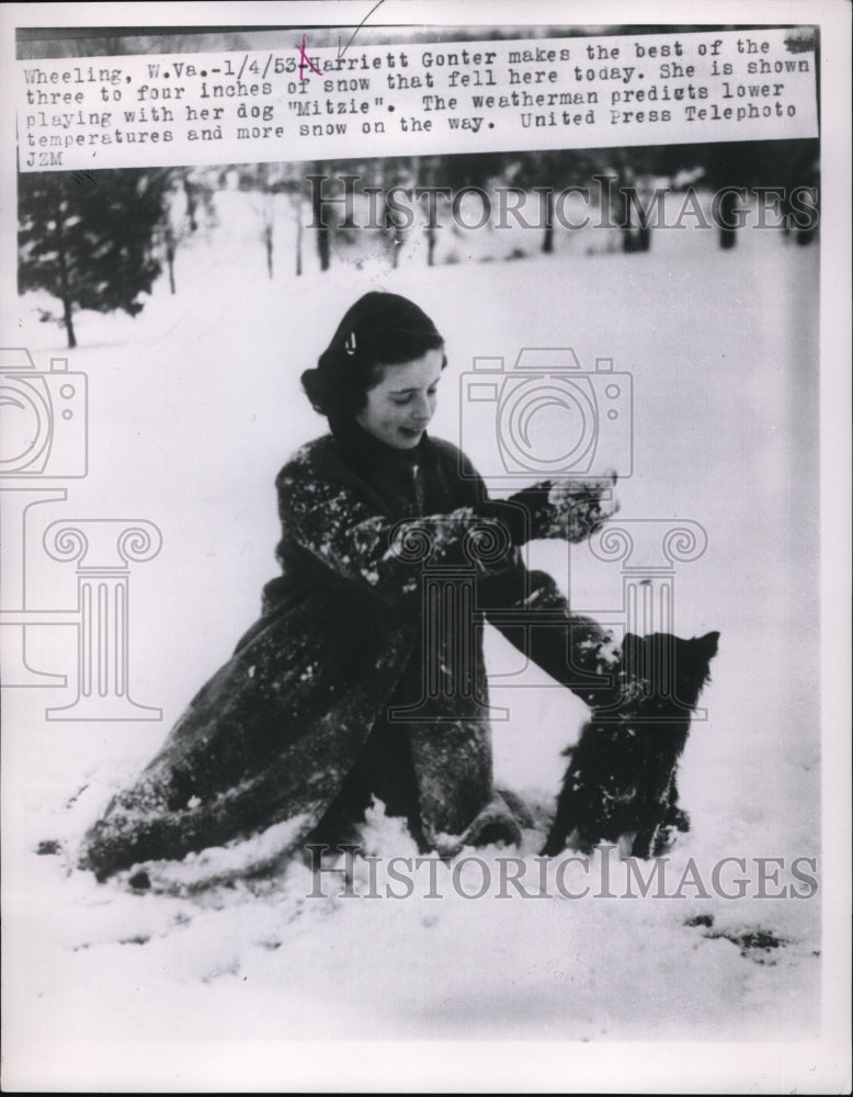 1953 Press Photo Wheeling W Va Harriet Genter in four inch snowfall