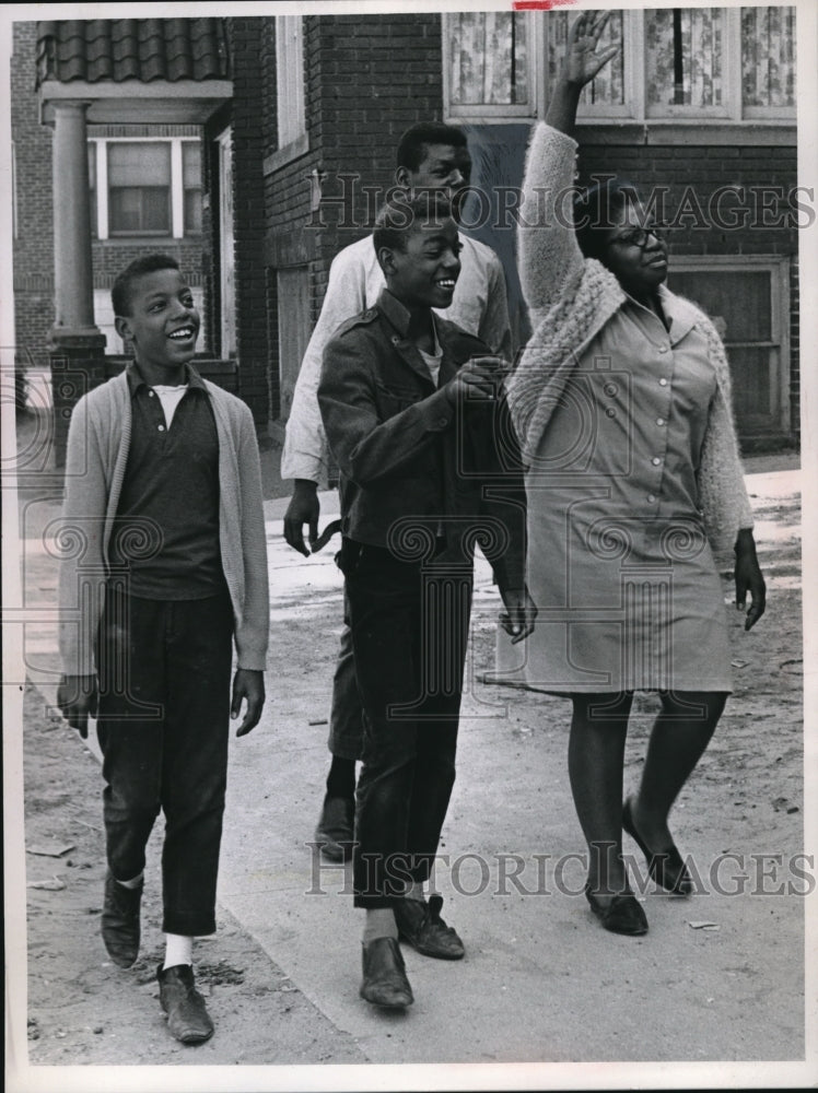 1966 Press Photo Joseph, Rbt,Lloyd & Mrs Owen L Gaston of Cleveland