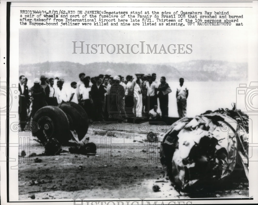 1962 Press Photo Rio De Janiero Brazil wreckage of Pairair plane crash