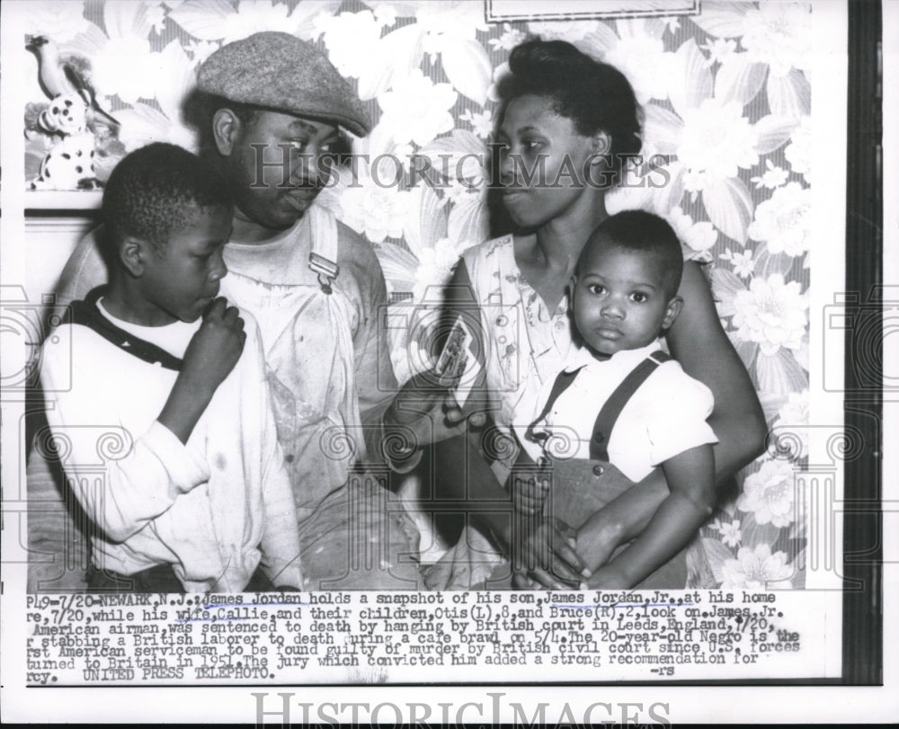 1956 Press Photo Newark NJ James Jordan & wife with sons James Jr & Bruce