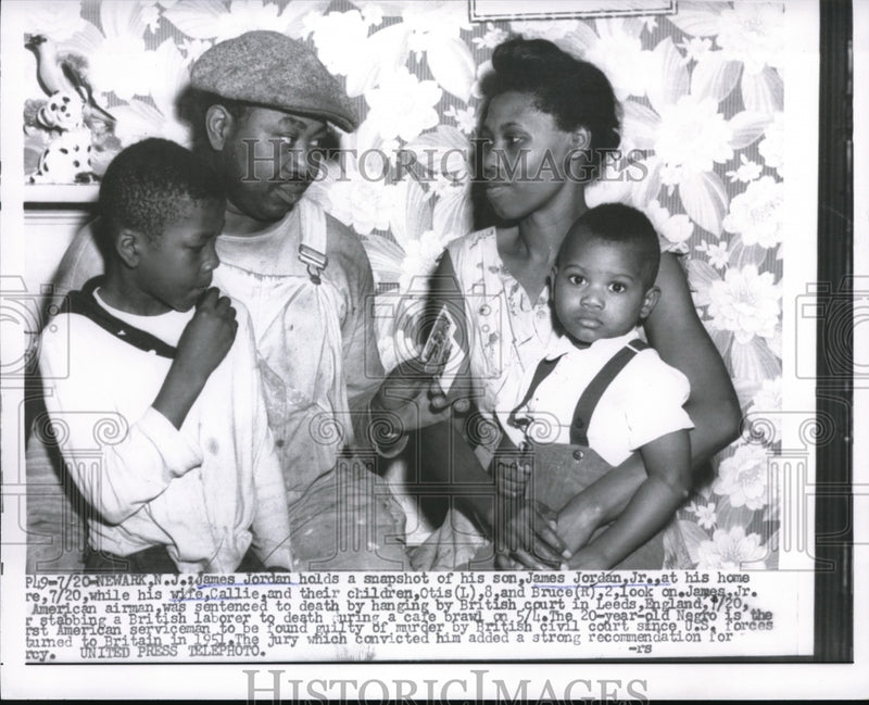 Load image into Gallery viewer, 1956 Press Photo Newark NJ James Jordan &amp; wife with sons James Jr &amp; Bruce
