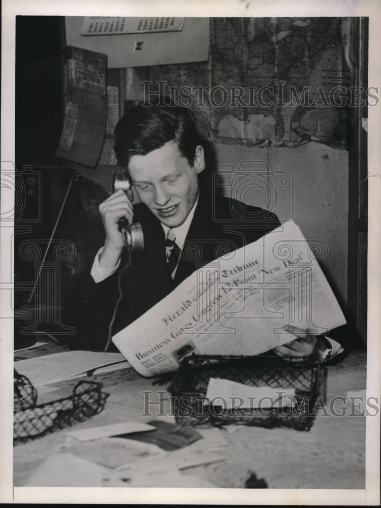 1936 Press Photo Richard Heslin at Madison Square Boys club & NY Herald