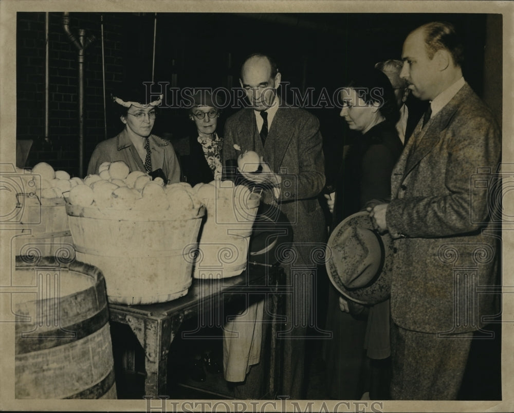 1945 Press Photo Cleveland State Hospital Doctor Sharpe Grand Jury