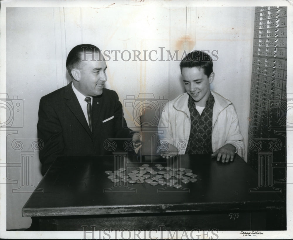 1961 Press Photo Curtis Buckland Humboldt Bay Power Plant Machinist - nec96920