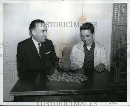 1961 Press Photo Curtis Buckland Humboldt Bay Power Plant Machinist - nec96920