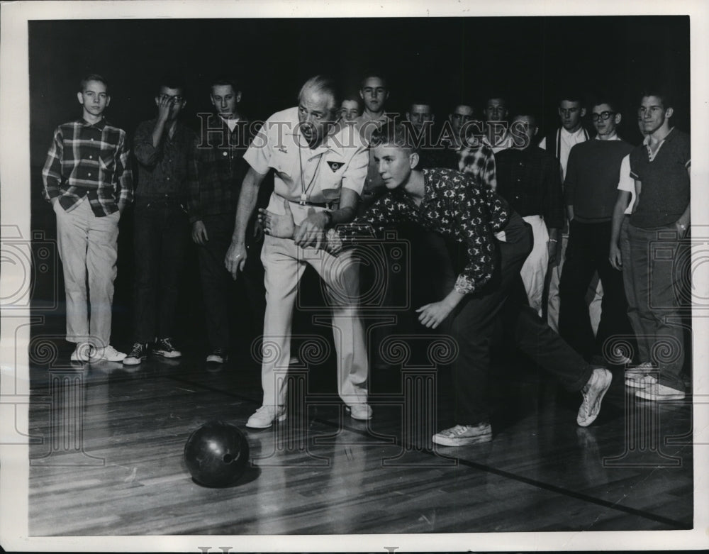 1961 Press Photo Gus Lombardi Champion Bowler
