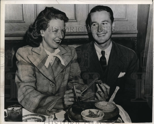 1941 Press Photo Date before wedding for Dr. Rex Lewis Ross Jr. and Minnewa Bell
