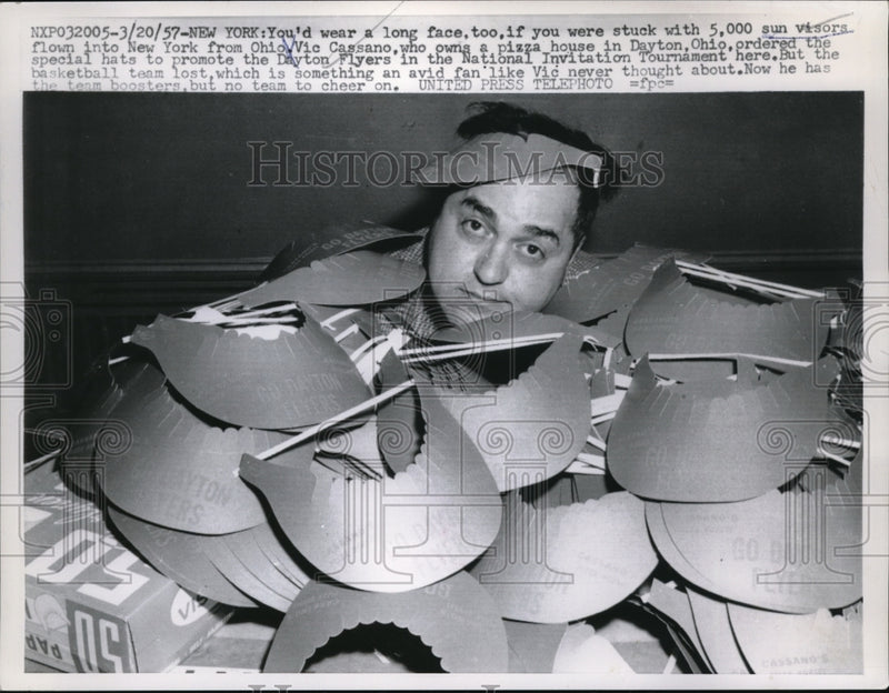Load image into Gallery viewer, 1957 Press Photo Vic Cassano stuck with Dayton Flyers visors after team loss
