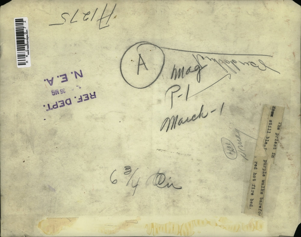 1936 Press Photo priest walking on red hot bed of fire as crowd watches