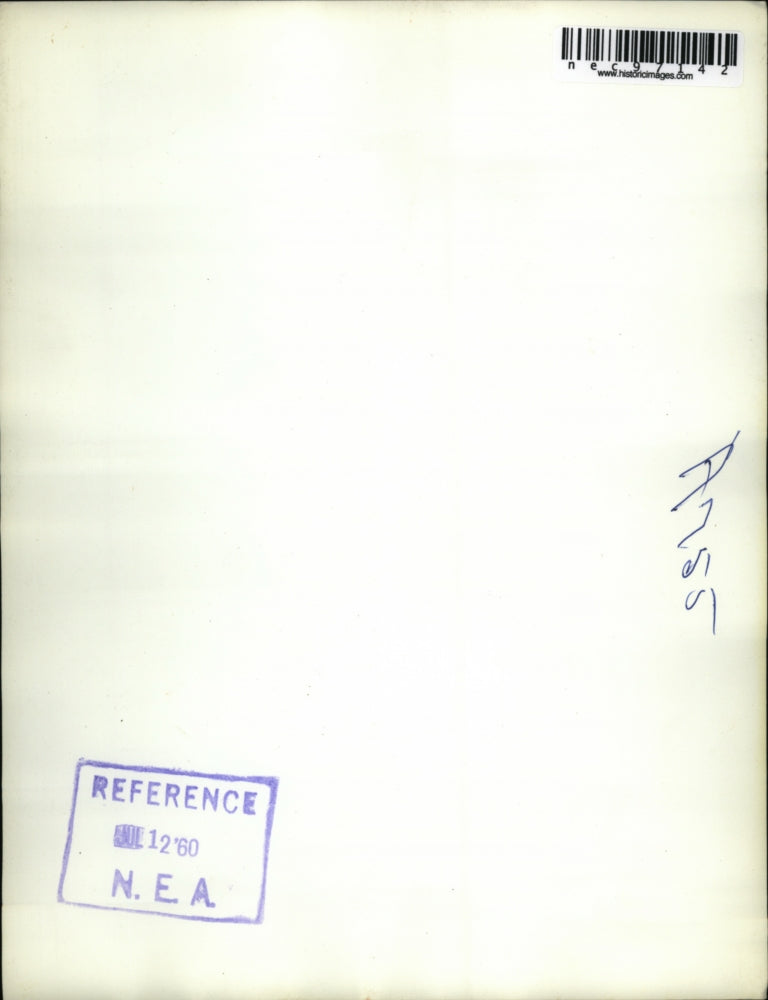 1960 Press Photo Runaway monkey climbs up the uncompleted 31-story building